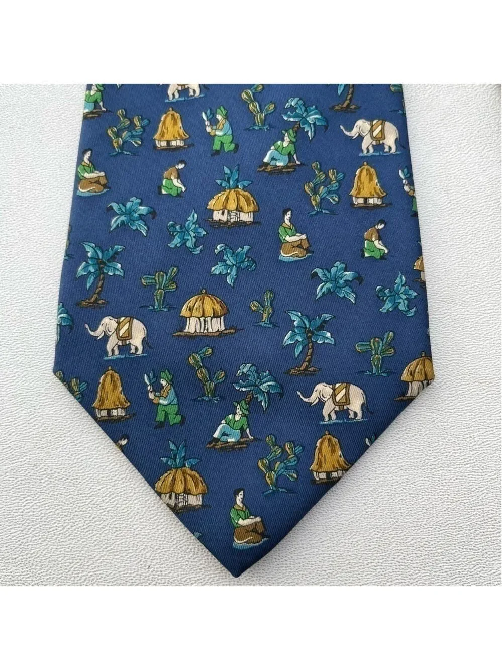 SALVATORE FERRAGAMO Mens Elephant Palm Tree Hut Print Navy Blue Silk Tie